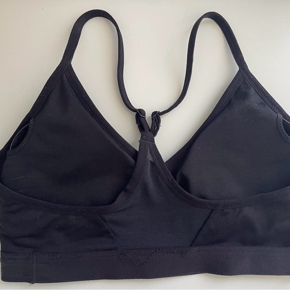 Nike Women's Black V-Neck Sports Bra - Picture 2 of 2